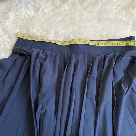 Aritzia TnAction TnaMOVE™ Tennis Mini Skirt in Total Eclipse - Picture 7 of 8